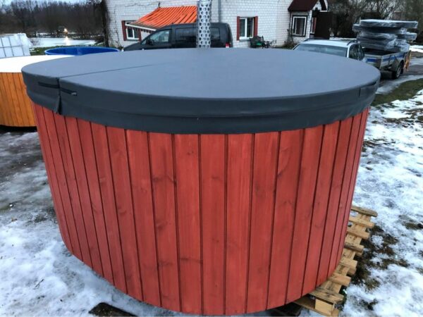 XXL Hot Tub with internal stove